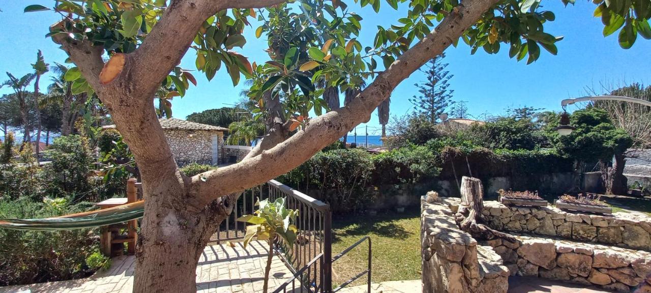 A Due Passi Dal Mare Con Piscina Villa Fontane Bianche Exterior foto